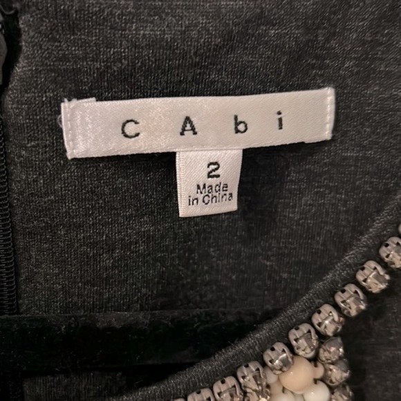 CAbi Jeweled Shell Sleeveless Blouse | SIZE 2 - Picture 4 of 4